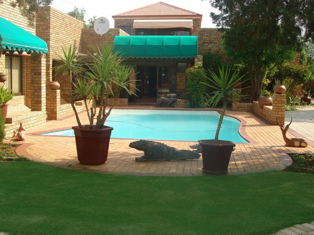 Boga Legaba Guest House & Conference Centre Mafikeng Eksteriør billede